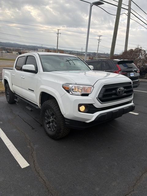 2023 Toyota Tacoma SR5's photo