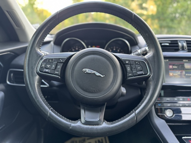 2018 Jaguar F-PACE Premium photo 24