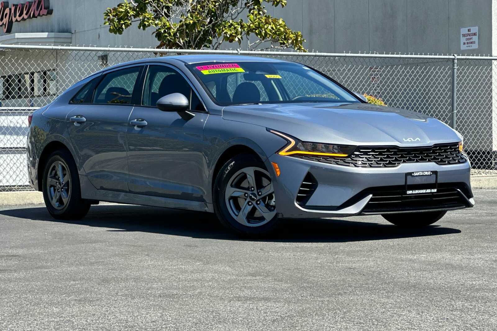 2022 Kia K5 LXS photo 2