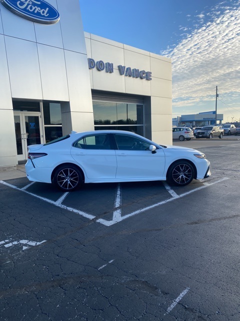 2024 Toyota Camry SE photo 10