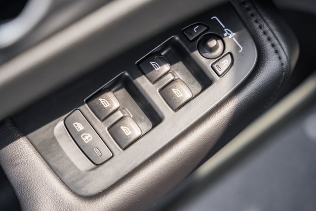 2023 Volvo XC60 Plus photo 32