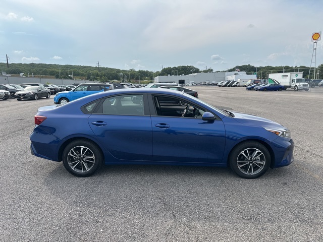 2022 Kia Forte LXS photo 4