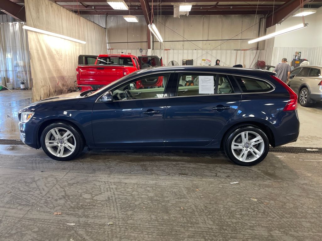 2015 Volvo V60 T5 Premier photo 2