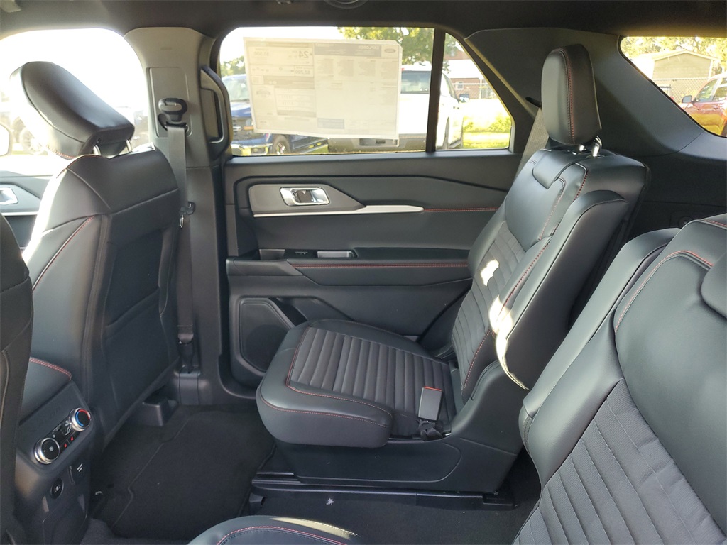 2025 Ford Explorer ST-Line photo 21
