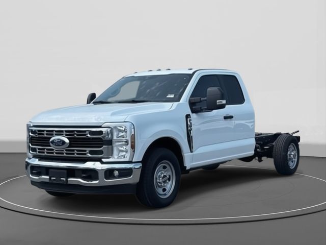 2024 Ford F-450 Super Duty Chassis Cab XL's photo