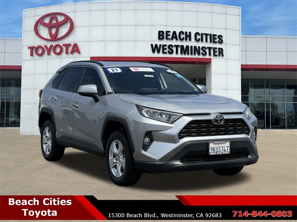 2021 Toyota RAV4 XLE photo 2