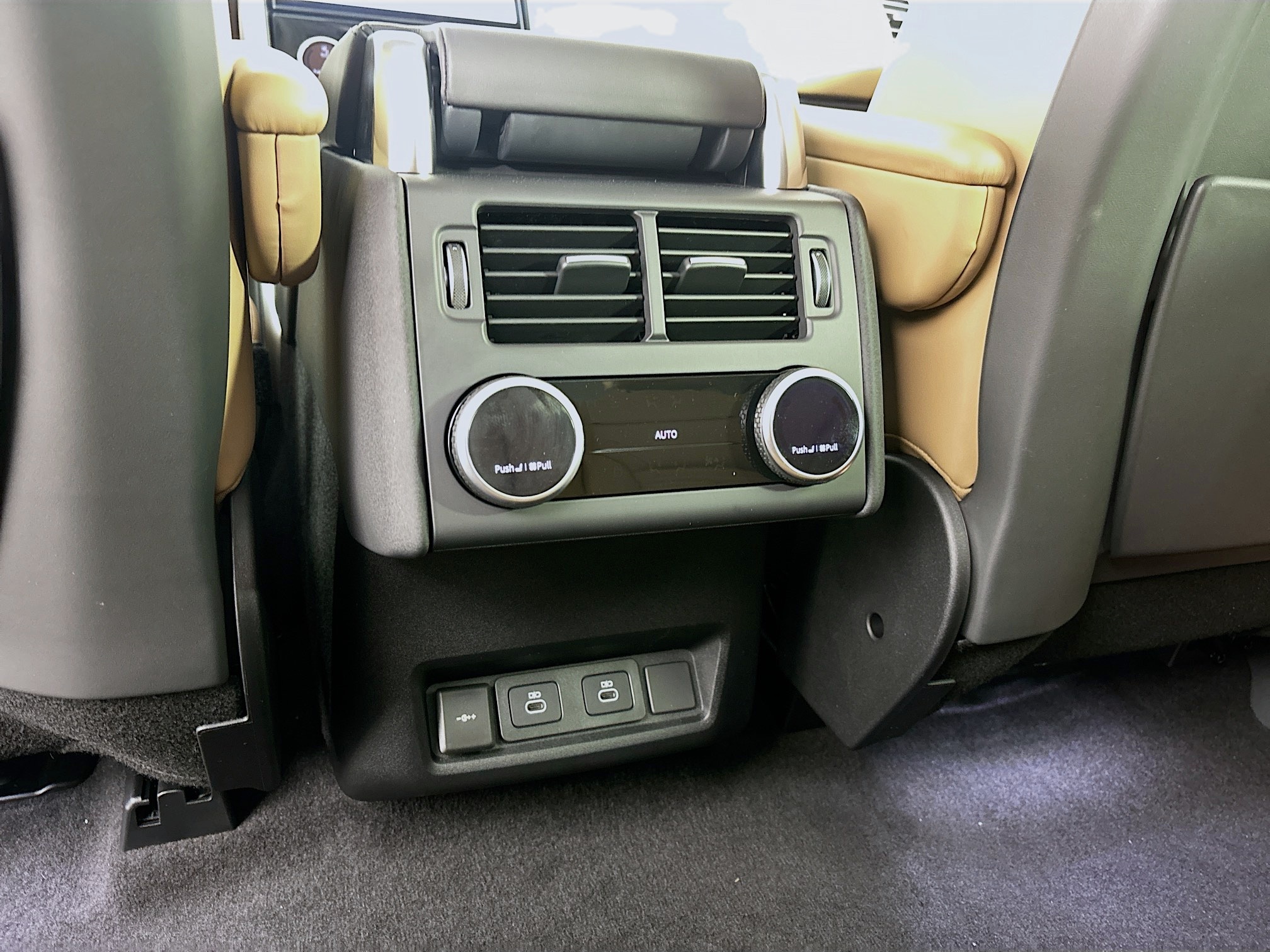 2025 Land Rover Discovery Metropolitan Edition photo 24