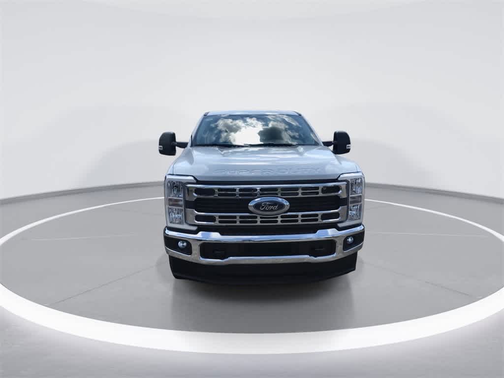 2025 Ford F-350 XLT photo 3
