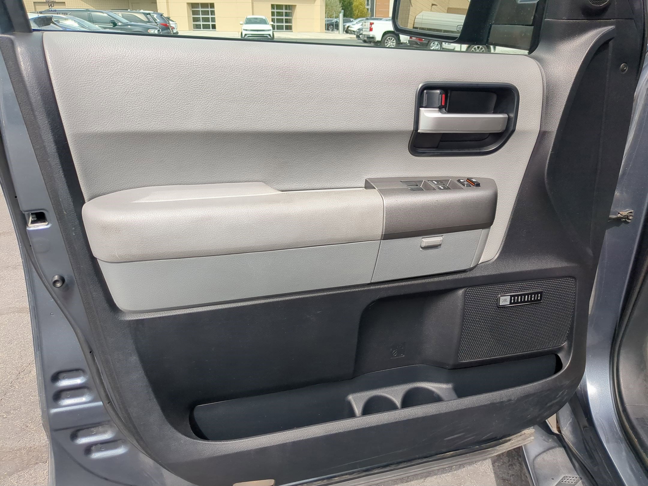 2010 Toyota Sequoia photo 11