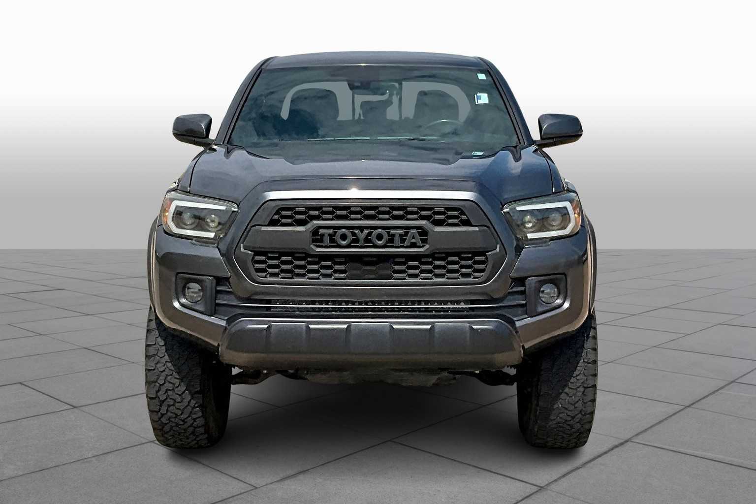 2018 Toyota Tacoma TRD photo 3