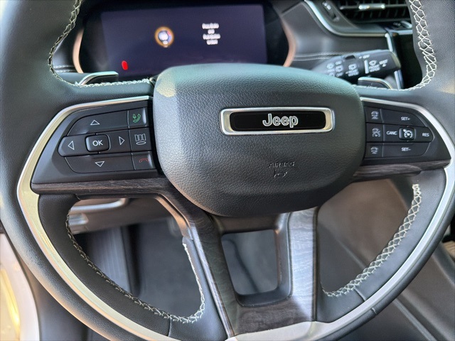 2023 Jeep Grand Cherokee Limited photo 3