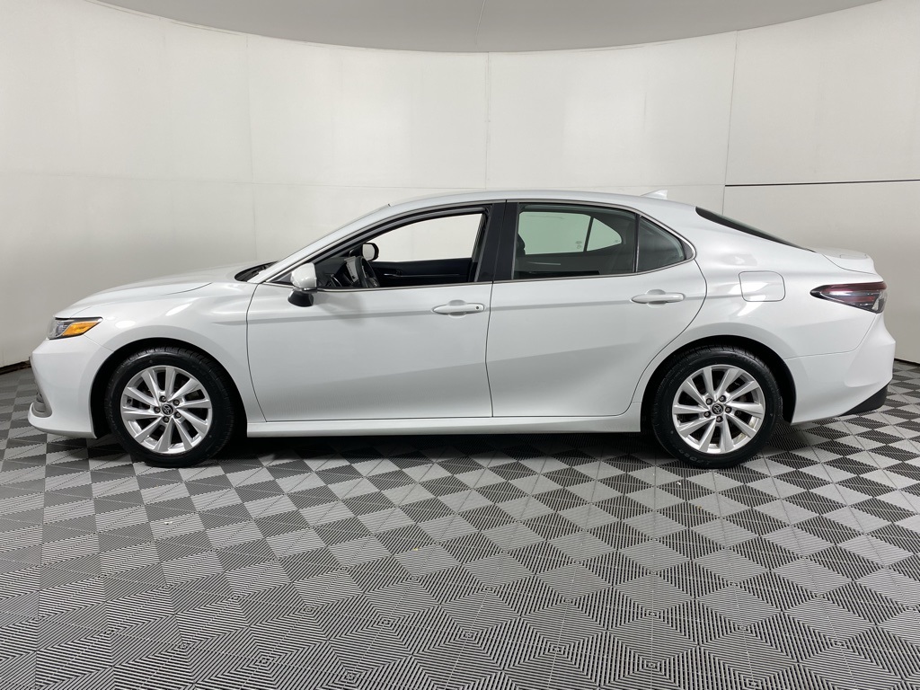 2023 Toyota Camry LE photo 3