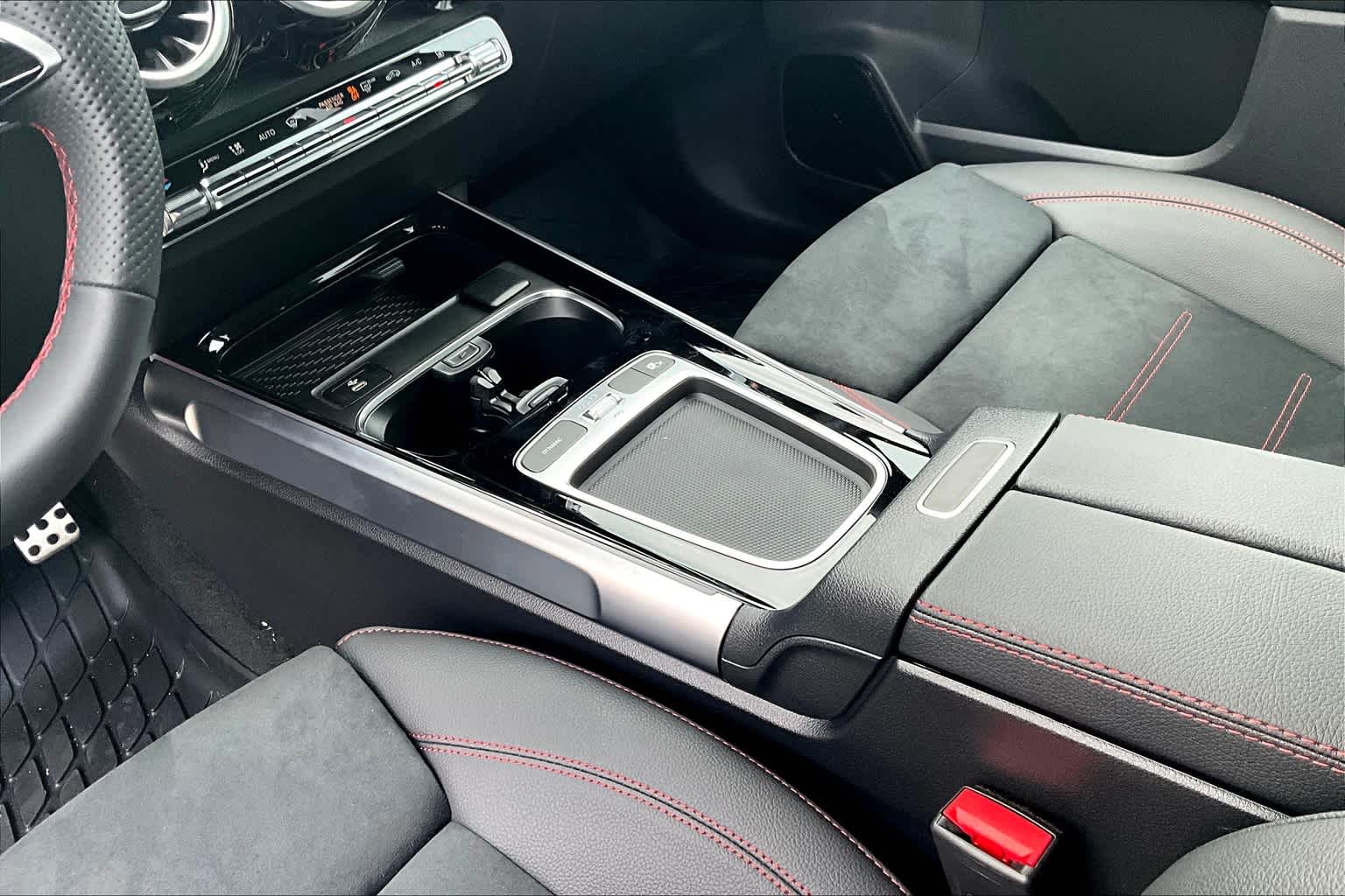 2024 Mercedes Benz EQB 300 4MATIC photo 8