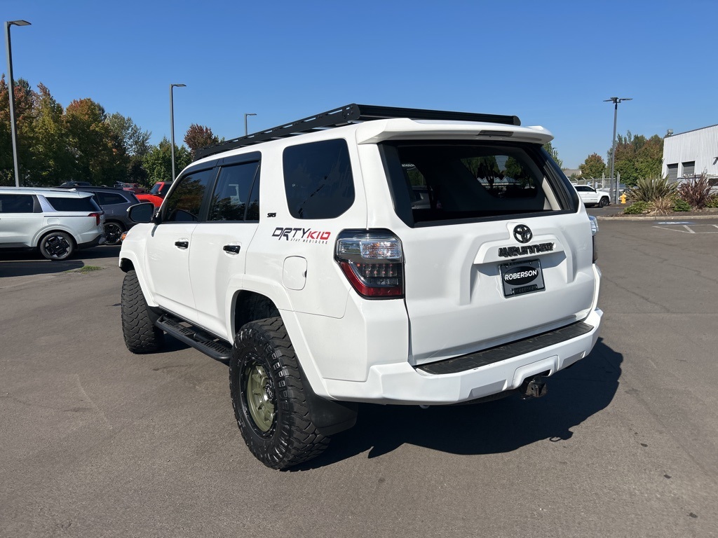 2016 Toyota 4Runner SR5 photo 4