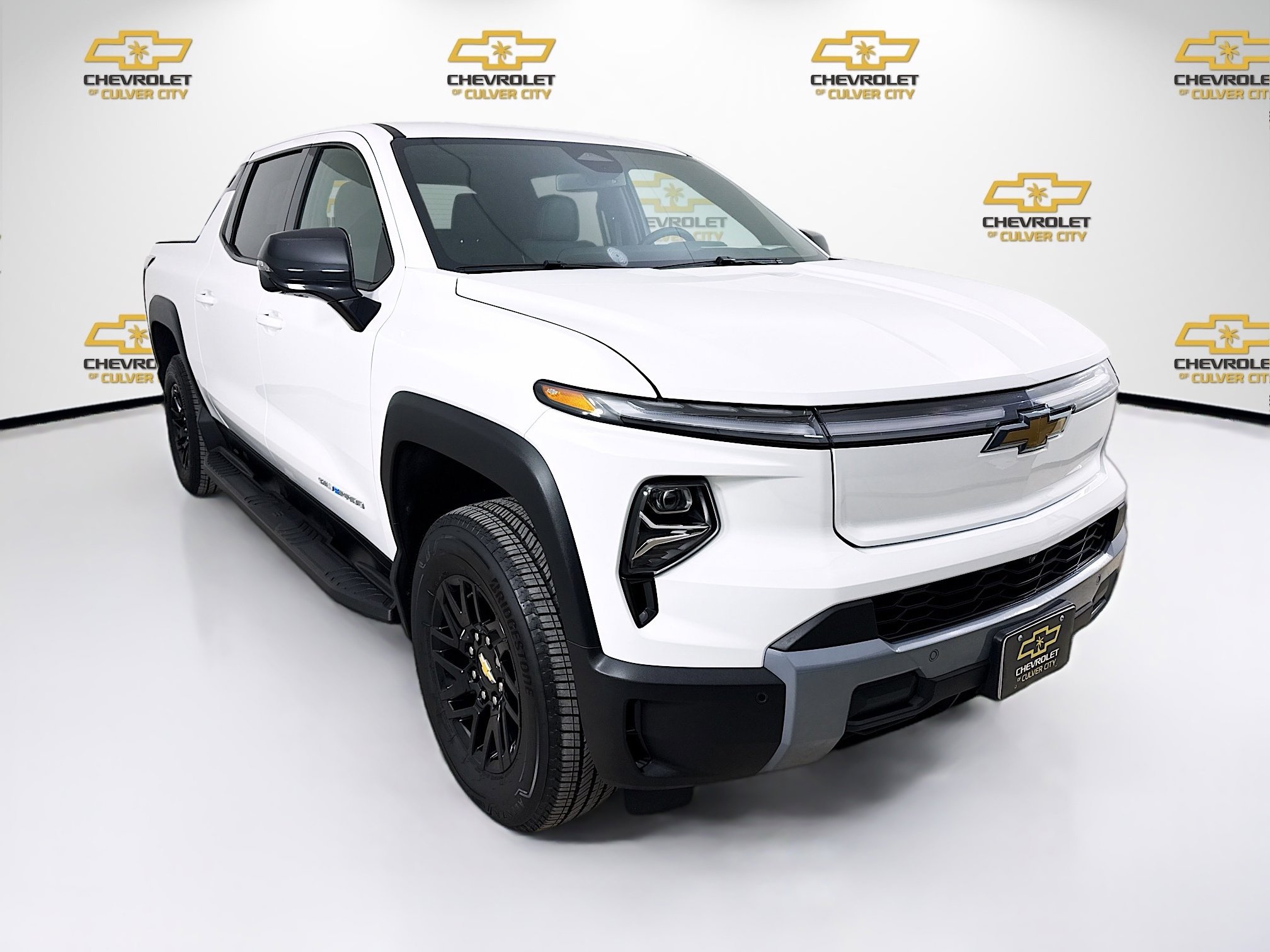 2025 Chevrolet Silverado EV LT's photo