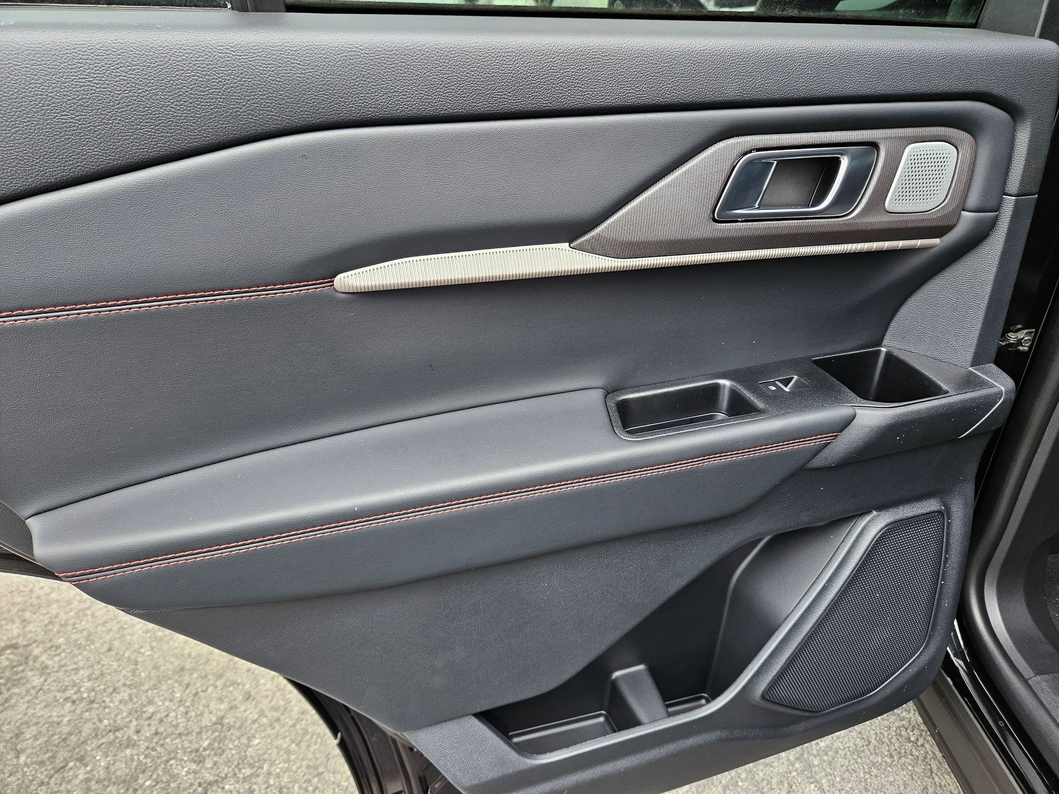 2025 Ford Explorer ST photo 12