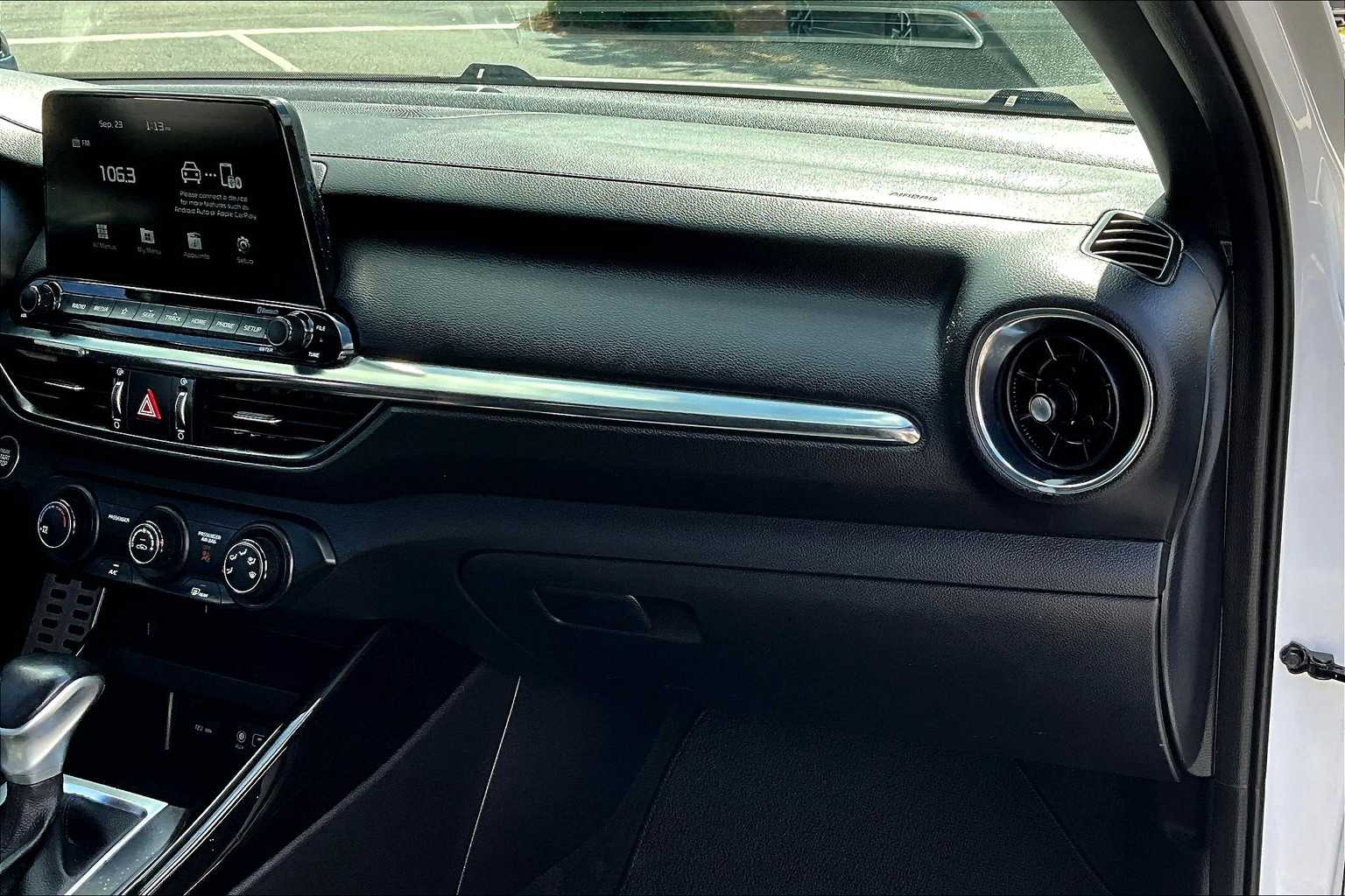 2021 Kia Forte GT-Line photo 17