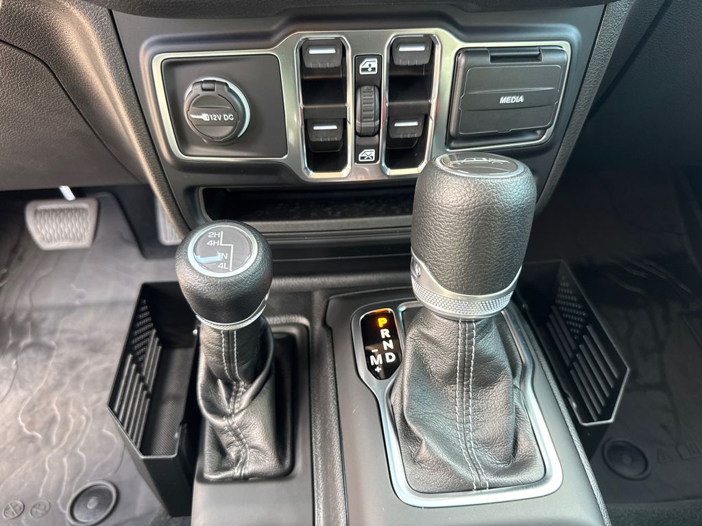 2024 Jeep Gladiator Sport photo 23