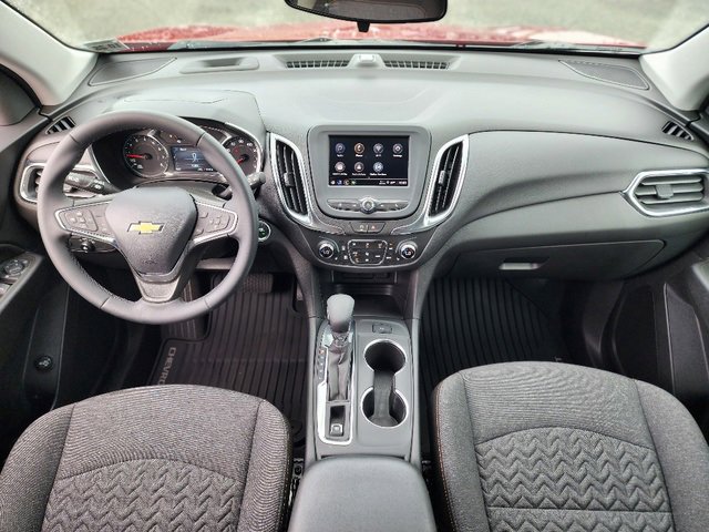 2024 Chevrolet Equinox LT photo 2