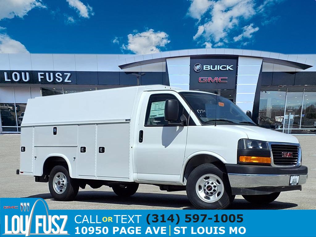 2025 GMC Savana Cutaway Work Van's photo