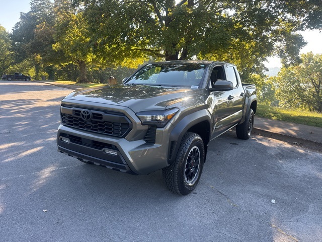 2024 Toyota Tacoma TRD Off-Road photo 3