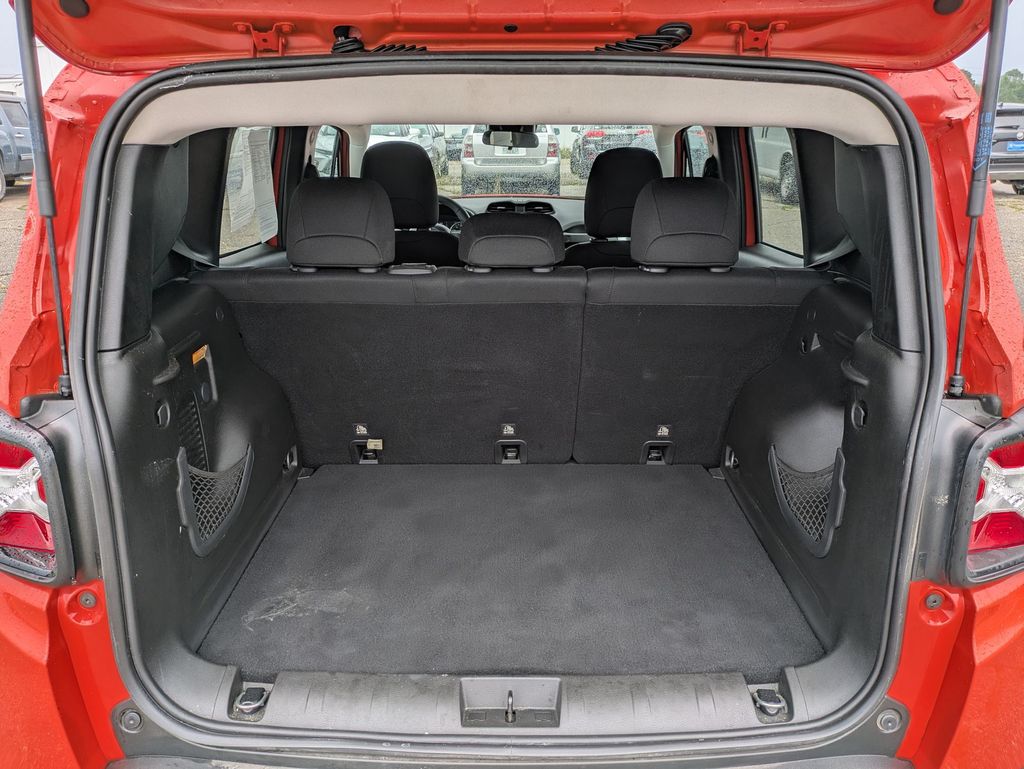 2020 Jeep Renegade Latitude photo 23