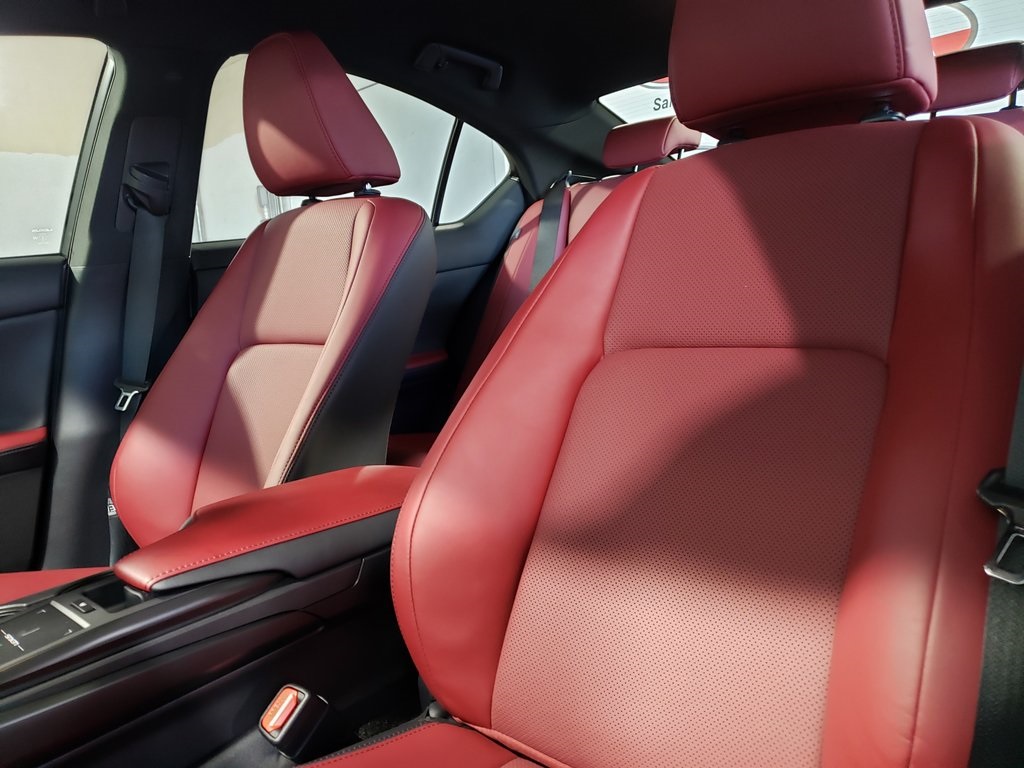 2025 Lexus IS 300 photo 14