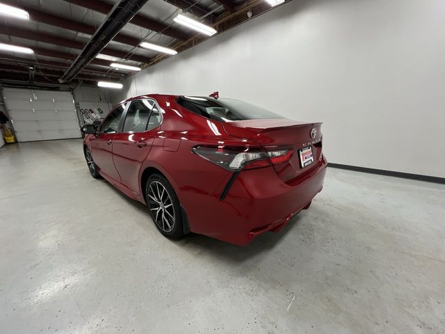 2022 Toyota Camry SE photo 6