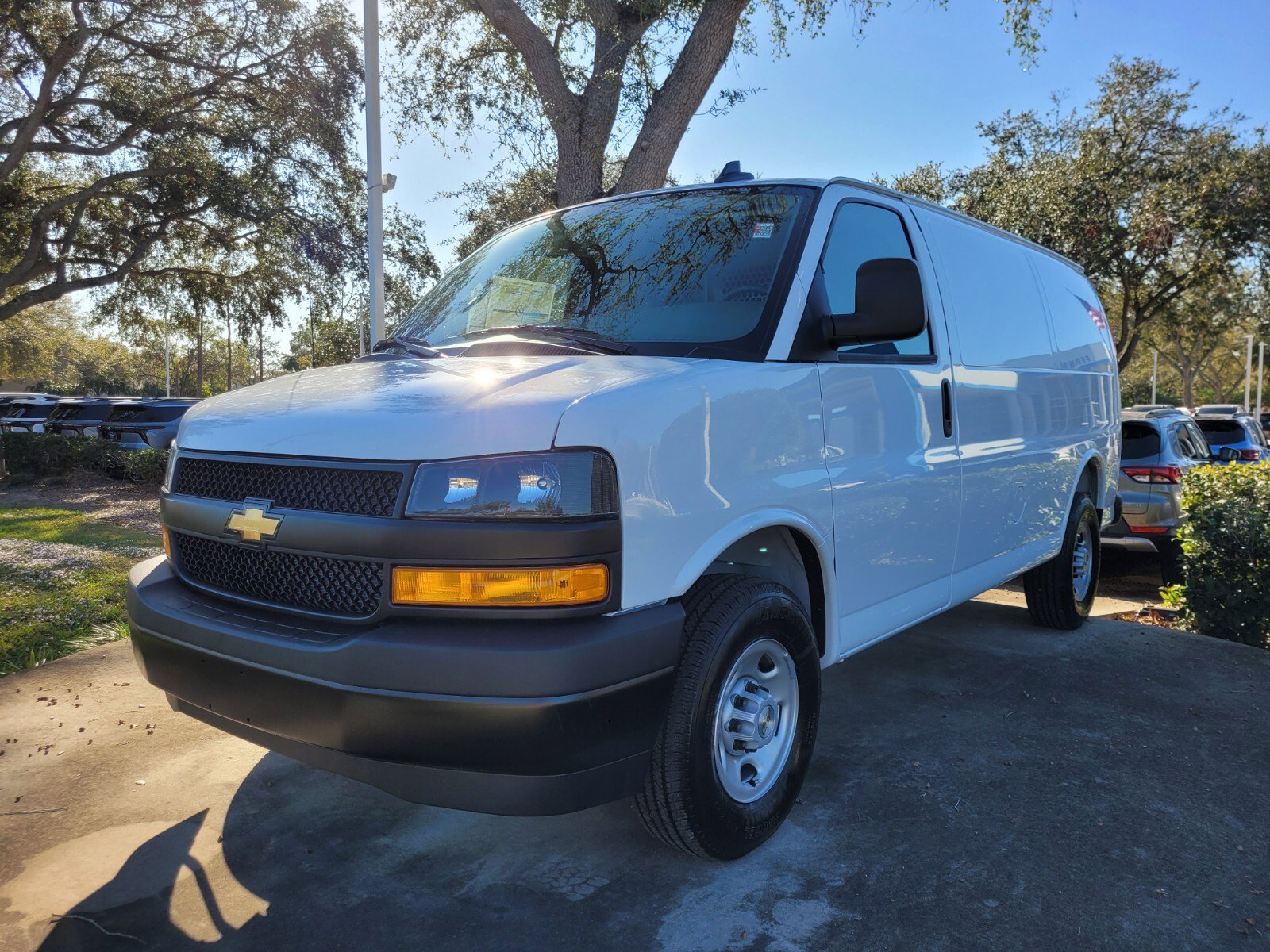 2025 Chevrolet Express Cargo 2500 photo 3
