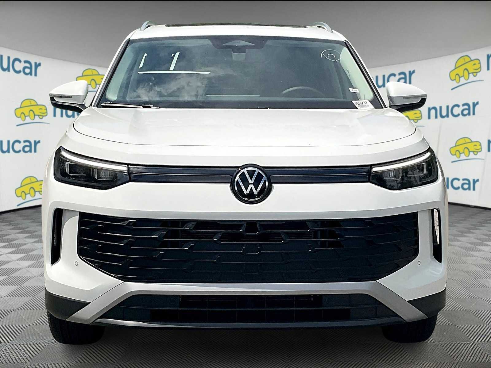 2025 Volkswagen Tiguan SE photo 2