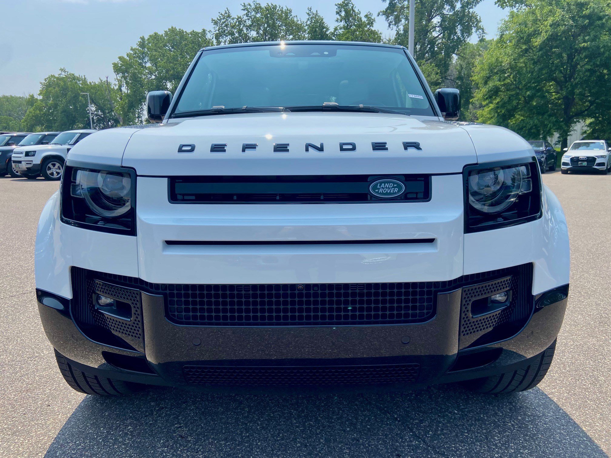 2025 Land Rover Defender X-Dynamic SE photo 8
