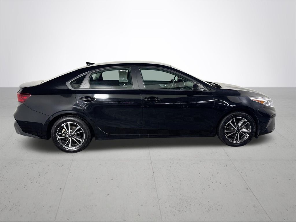 2023 Kia Forte LXS photo 4