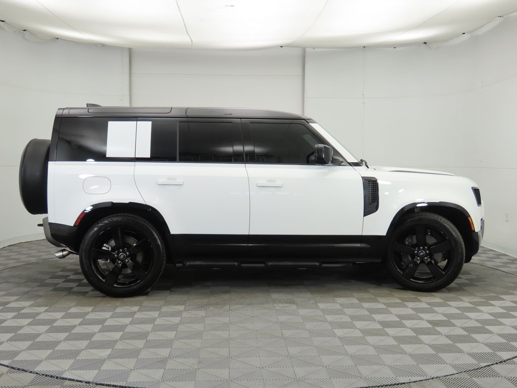 2025 Land Rover Defender 110 X-Dynamic SE photo 4