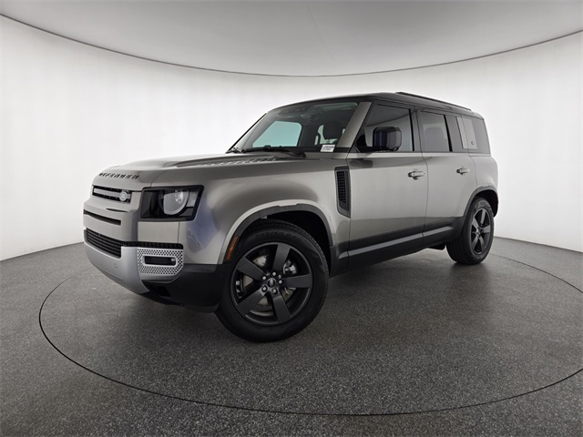 2024 Land Rover Defender S's photo