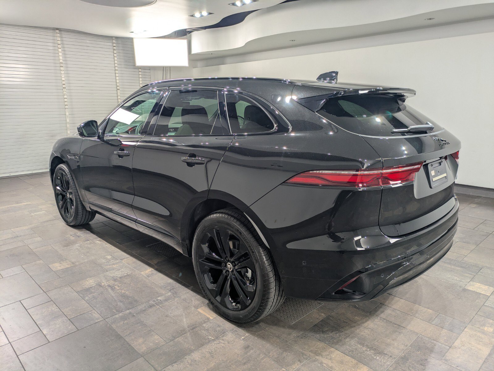 2026 Jaguar F-PACE R-Dynamic S P250 photo 2
