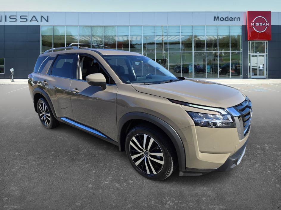 2024 Nissan Pathfinder Platinum photo 3