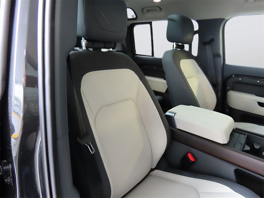 New 2024 Land Rover Defender 110 XDynamic SE 4 Door SUV in Merriam 