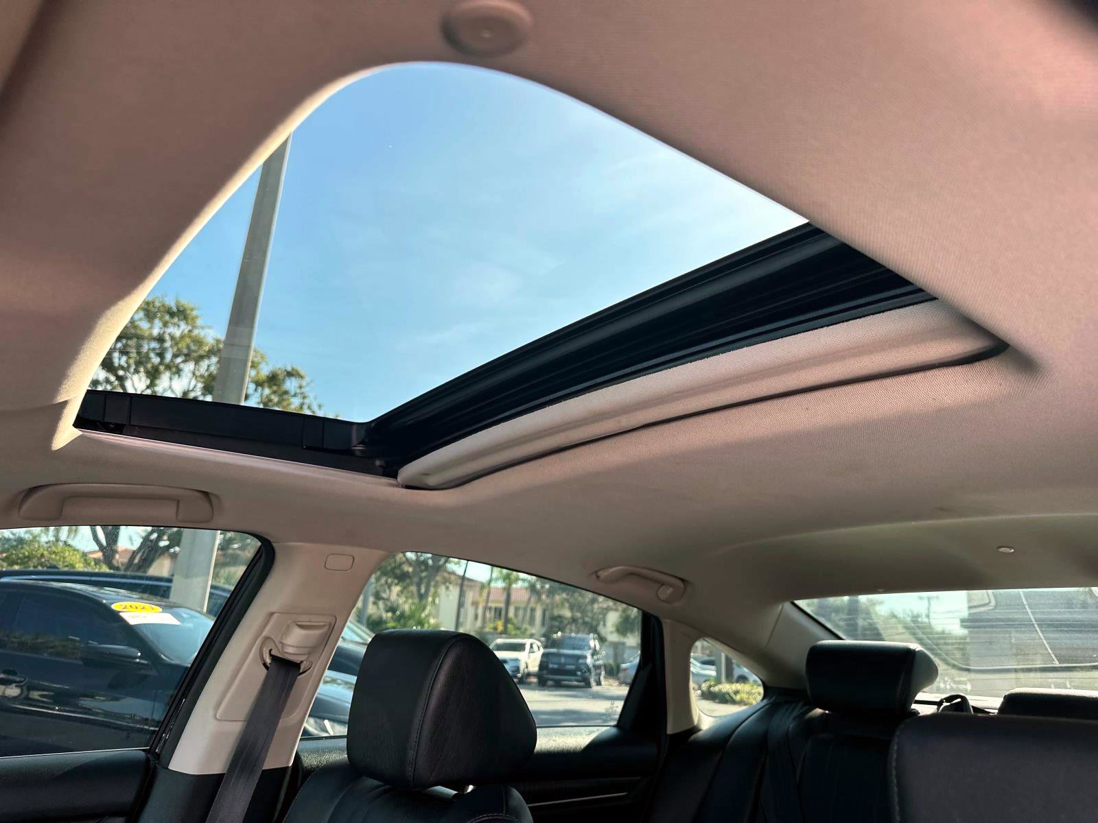2022 Honda Accord Touring 2.0T photo 17