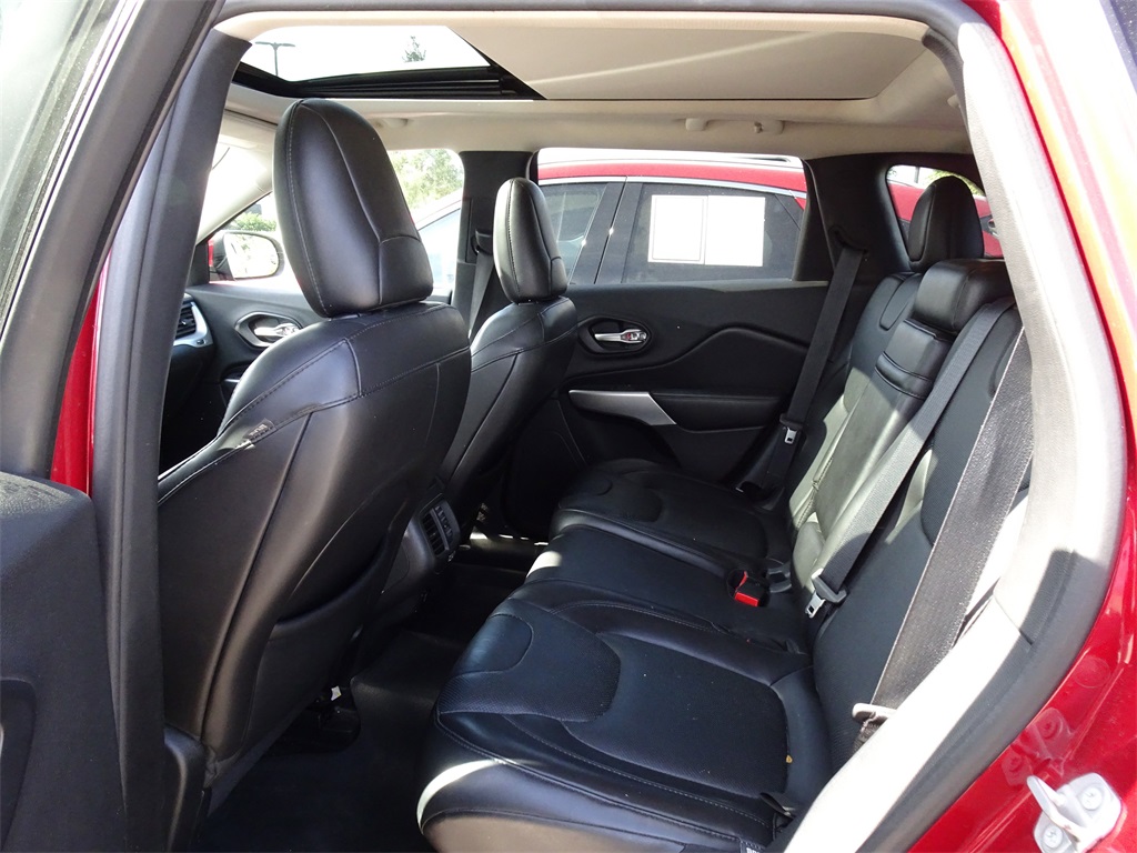2016 Jeep Cherokee Overland photo 3