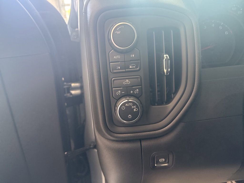 2025 Chevrolet Silverado 1500 Custom photo 21