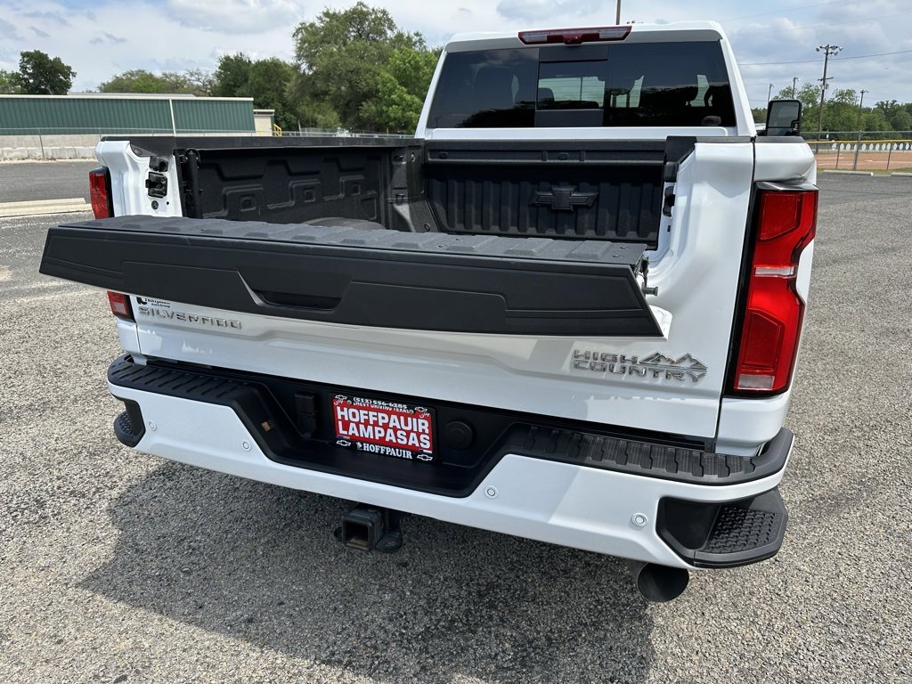 2025 Chevrolet Silverado 2500HD High Country photo 9