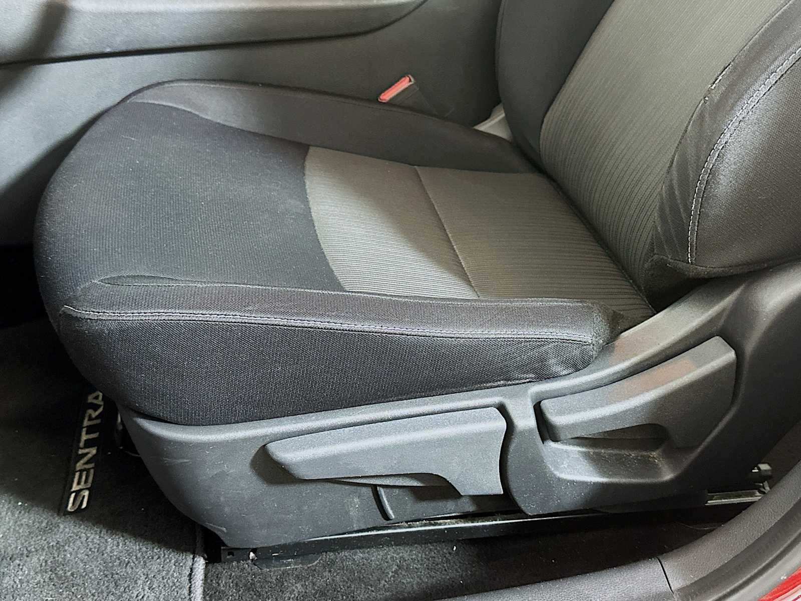 2020 Nissan Sentra SV photo 17