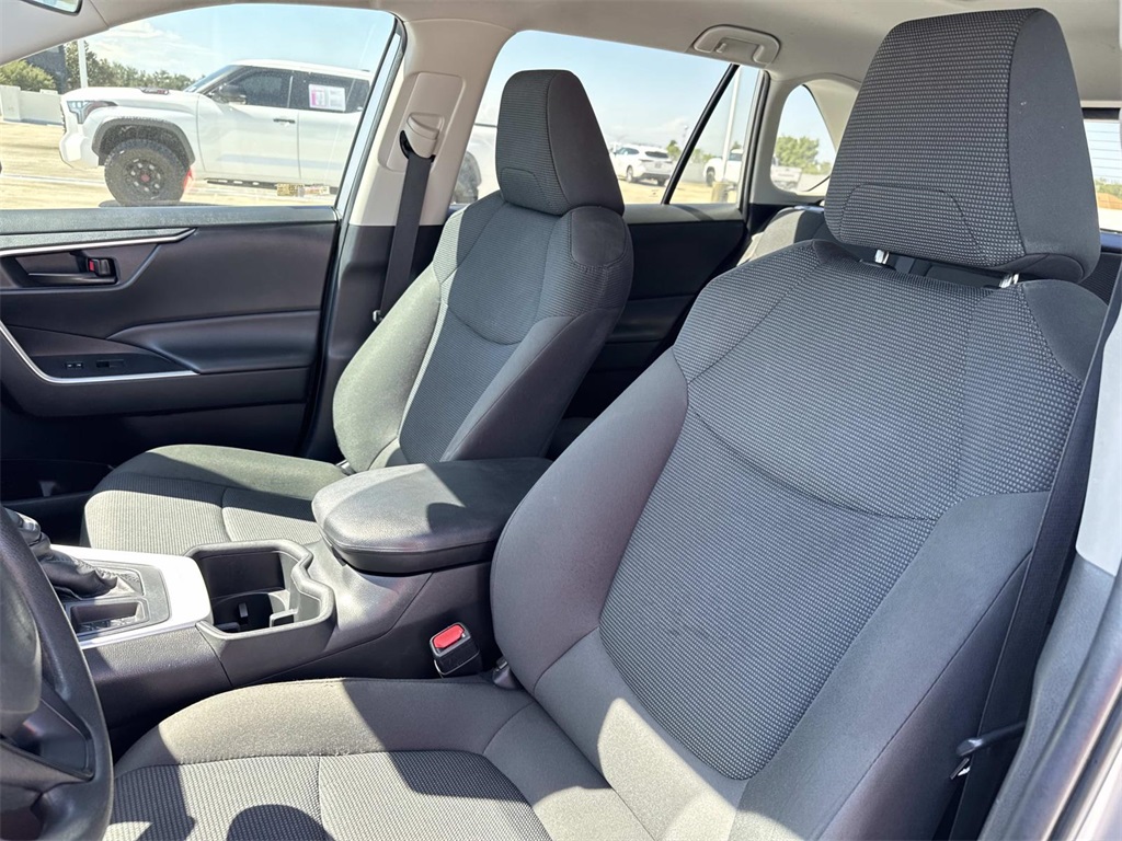 2023 Toyota RAV4 LE photo 15