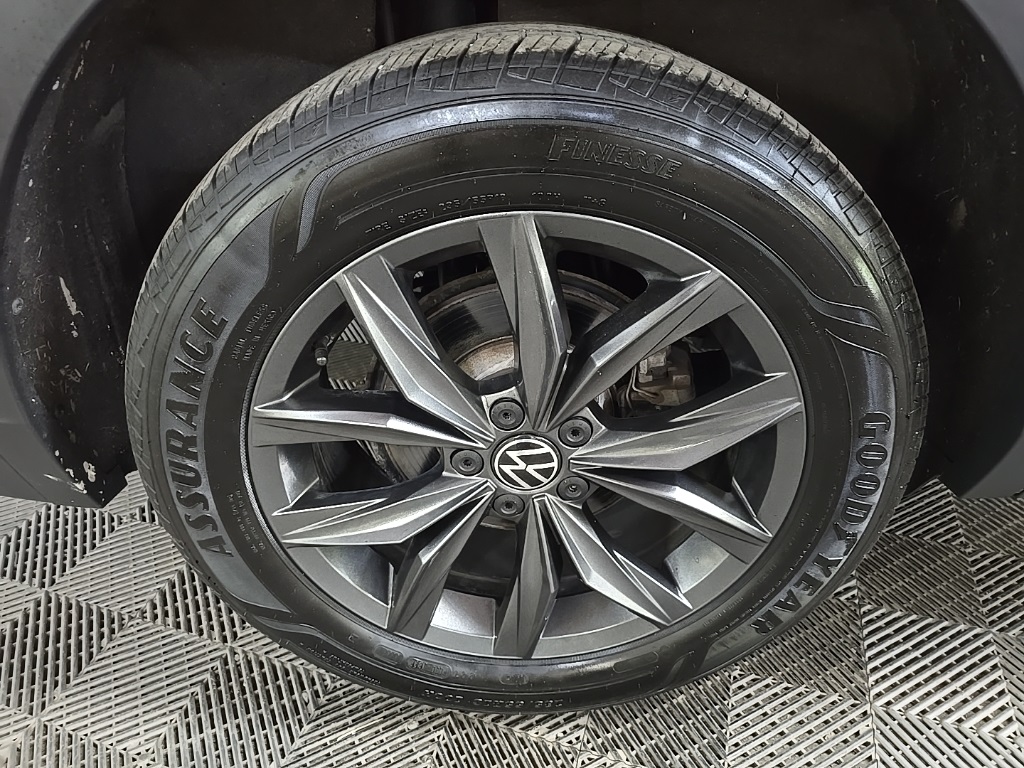 2022 Volkswagen Tiguan SE photo 13