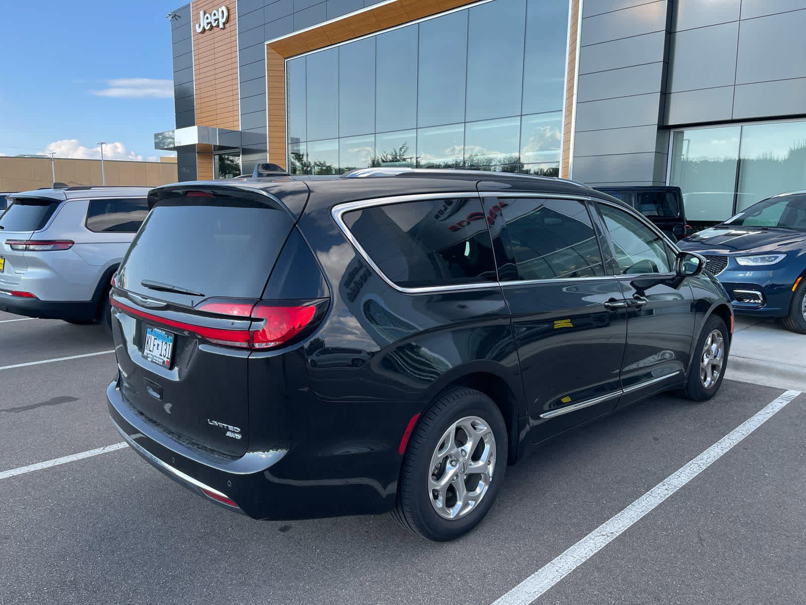 Used 2021 Chrysler Pacifica Limited with VIN 2C4RC3GG5MR529863 for sale in Brooklyn Park, Minnesota