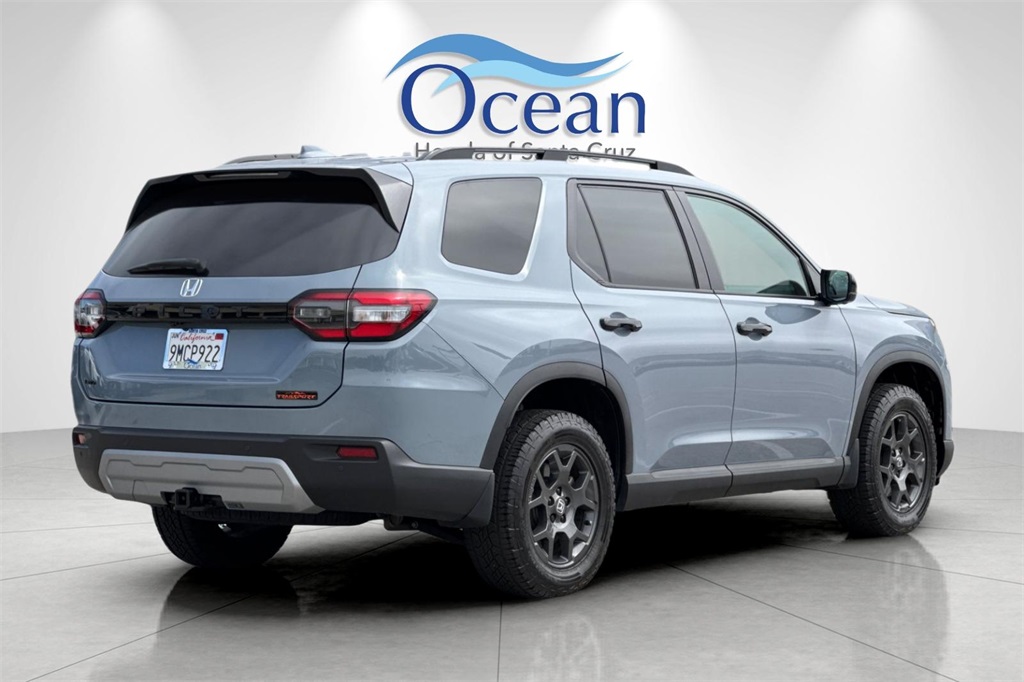 2025 Honda Pilot TrailSport photo 2