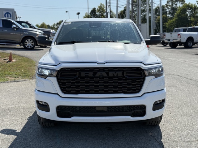 2025 Ram 1500 Tradesman photo 3