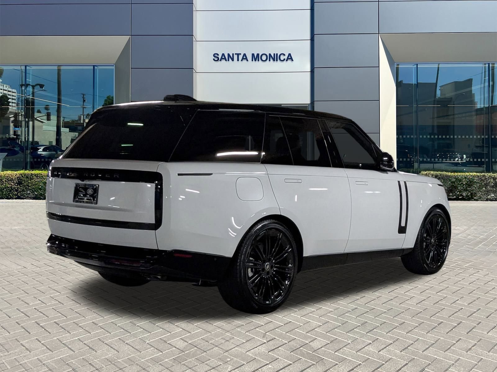 2025 Land Rover Range Rover SE photo 2