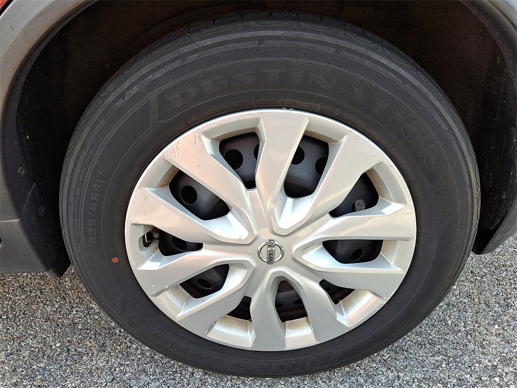 2015 Nissan Rogue S photo 3