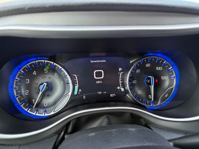 2025 Chrysler Pacifica photo 14
